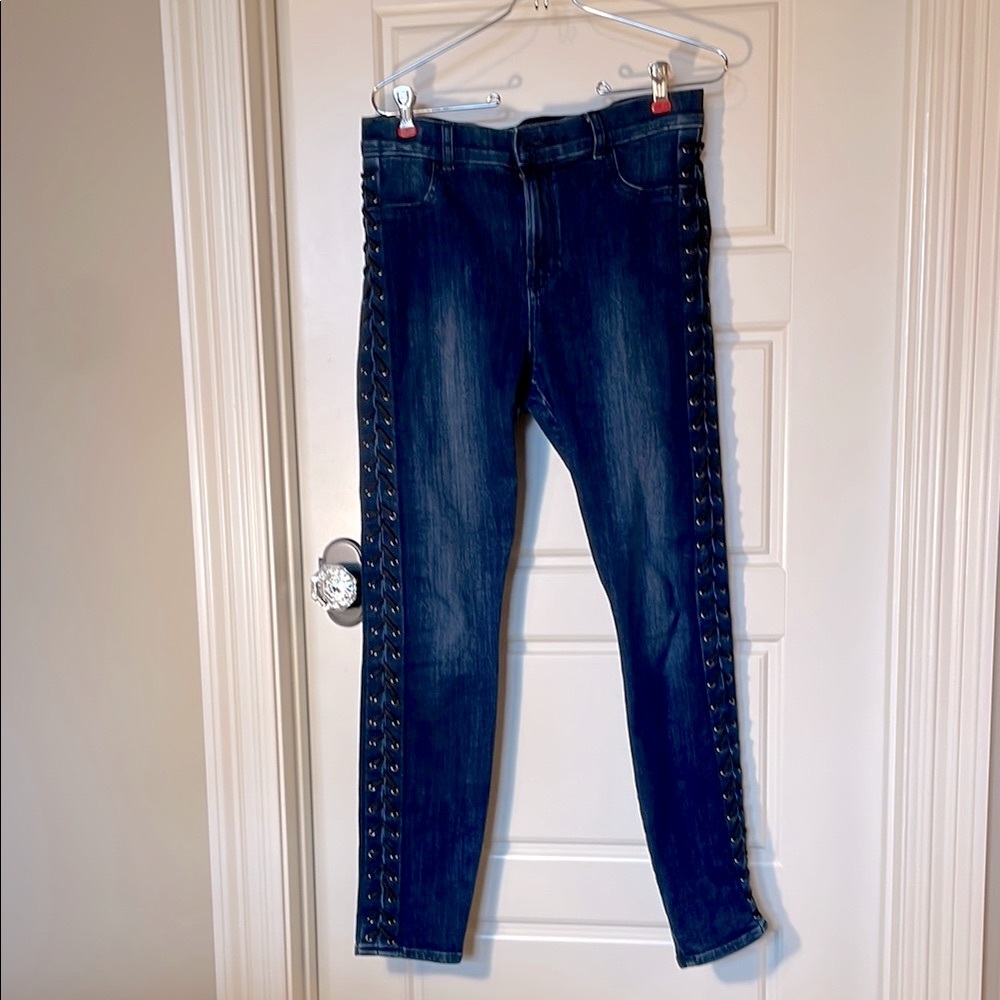 Laced Up Sides Express Dark Wash High Rise Jeggings
10 Regular